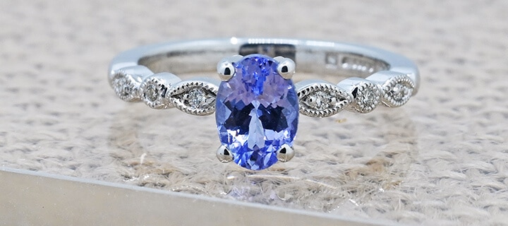 Francesca Glos in Jewellery Shop
