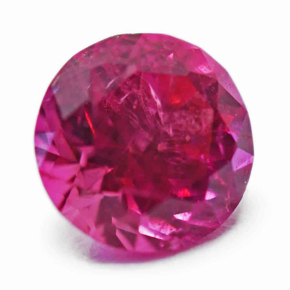 Round brilliant cut facetted ruby